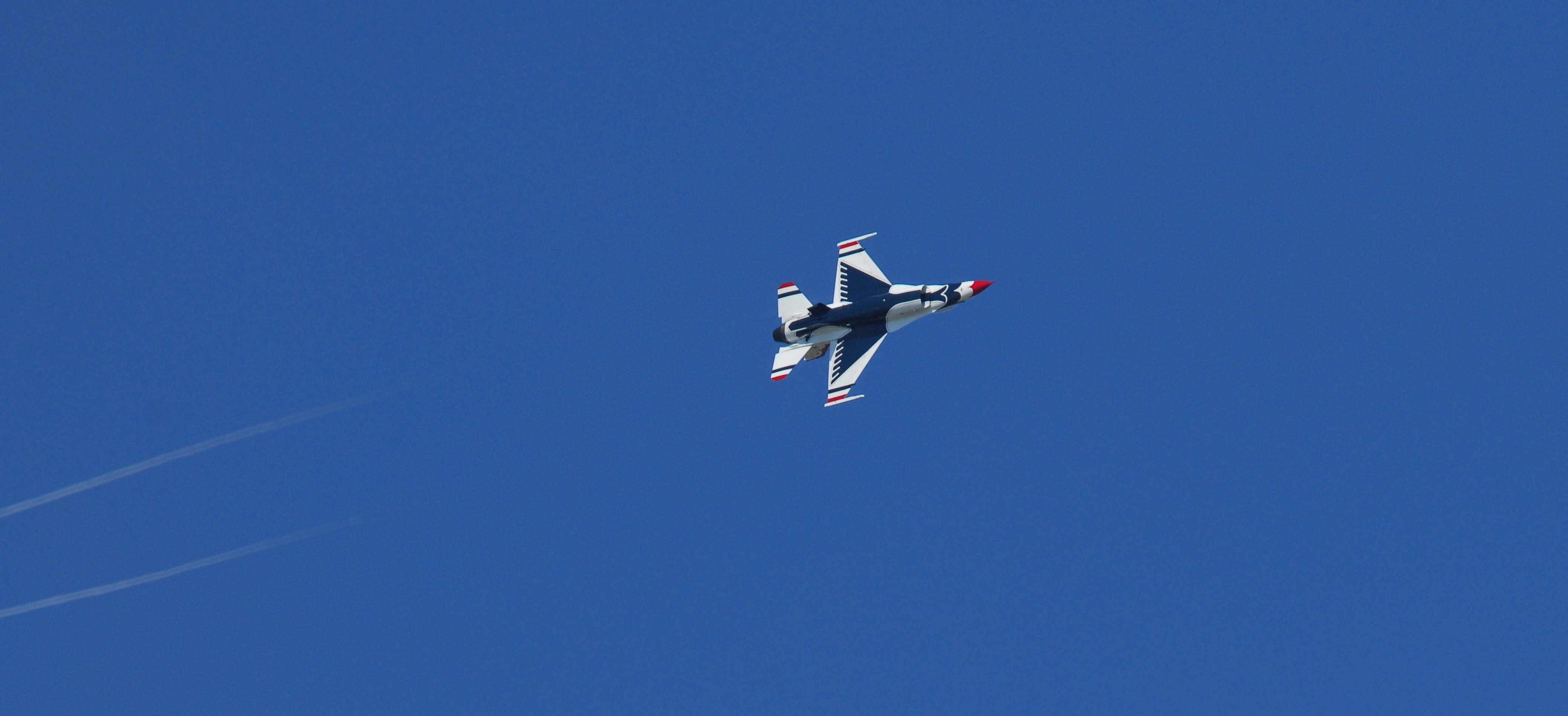 USAF Thunderbird in flight